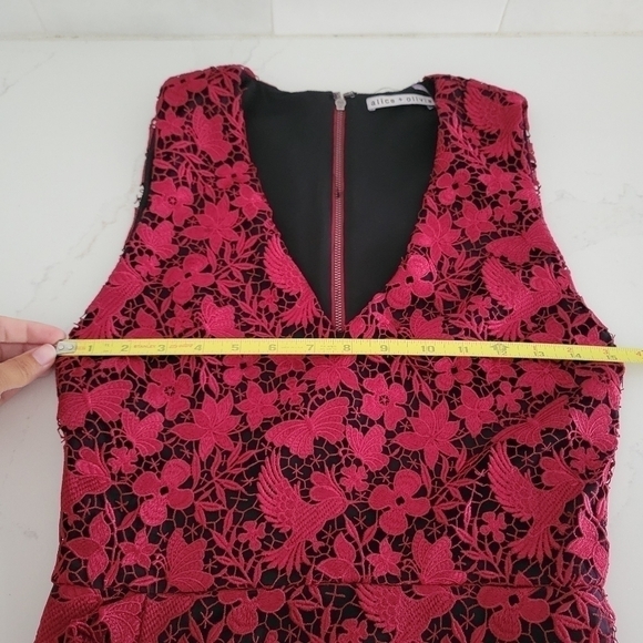 Alice + Olivia Katia Ruffled Lace Sheath Dress Sleeveless Red Black Form-Fitting - Picture 7 of 8